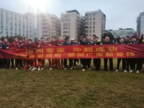 意甲- 罗马2-0九人那不勒斯升第6 佩7破门波利塔诺奥斯梅恩染红北京时间12月24日凌晨3时45分，意甲第17轮，罗马主场迎战那不勒斯。